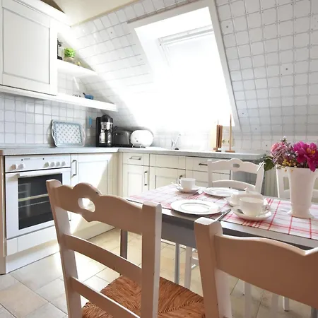 Romantische In , Cleaning Included Apartment